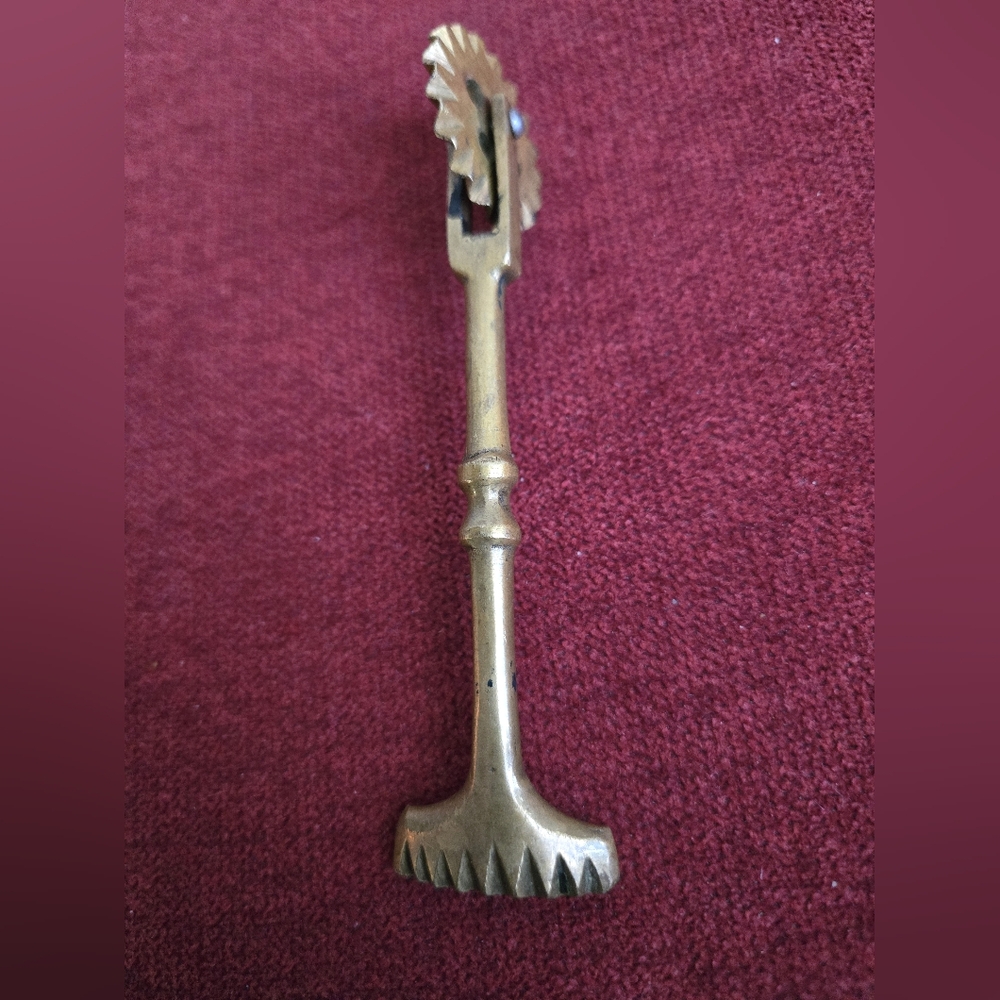 ANTIQUE PASTRY CRIMPER AND PRICKING WHEEL COMBO BRASS 4 inches VINTAGE